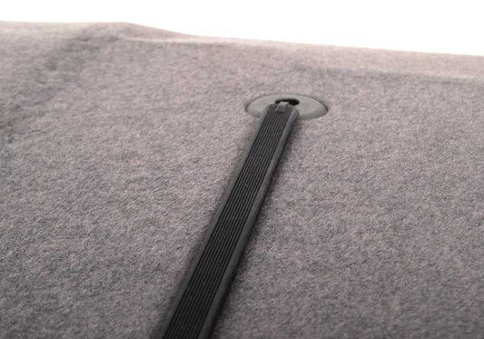 Kofferraumteppich mit OEM -Klemmbändern 51478208359 für BMW E38. Original BMW.