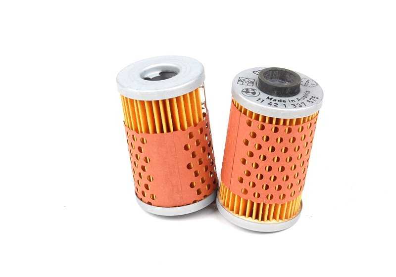 Enfriador de filtro de aceite OEM 11421337575 para BMW E30, E34, E36, E39, E46, E31, E32, E38, E53, Z3, Z8. Pieza original BMW para sistemas de aceite.