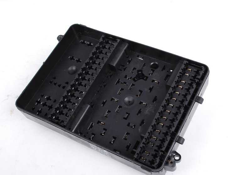 Caja de fusibles OEM 61131370763 para BMW E30, E24 y E23. Recambio original BMW.