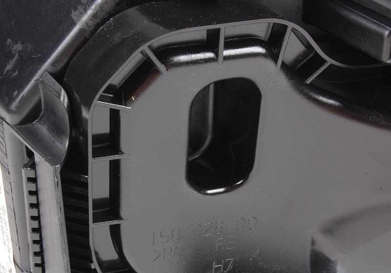 Faro delantero derecho con acabado cromado OEM 63127165666 para BMW E85 (Z4). Original BMW.