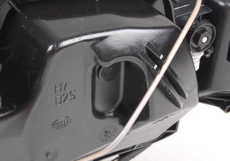 Faro delantero derecho con acabado cromado OEM 63127165666 para BMW E85 (Z4). Original BMW.