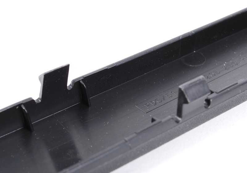 Moldura trasera derecha OEM 51128205250 para BMW E39. Original BMW.