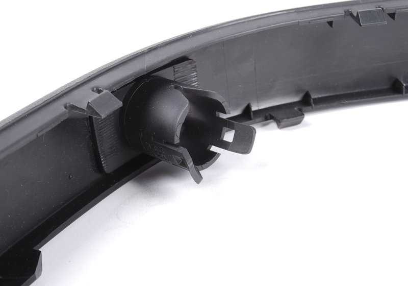 Moldura paragolpes trasero izquierdo OEM 51128205249 para BMW E39. Original BMW.