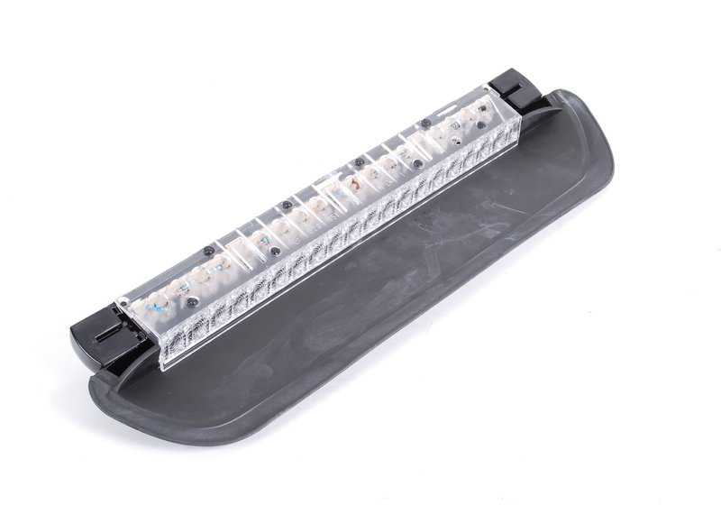 Luz de freno trasera central OEM 63257145659 para BMW E60 y E60N. Original BMW.