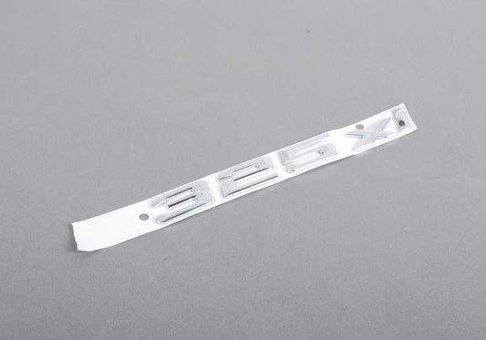 Emblema trasero adhesivo OEM 51147032915 para BMW E46 325i xDrive {EP31, EP41, EU31, EU41, AR71, AS31}. Original BMW.