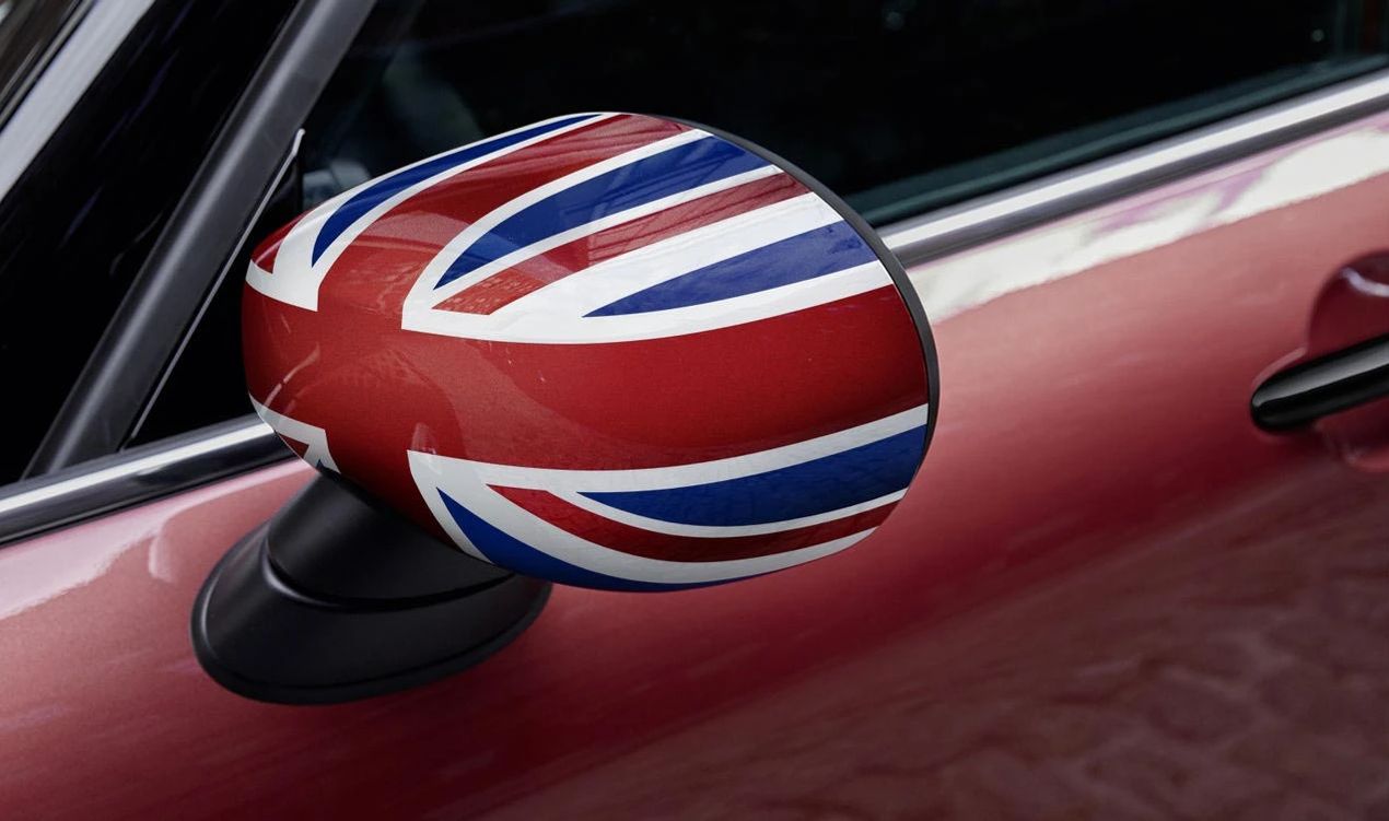 Cubierta espejo retrovisor derecho diseño Union Jack OEM 51162465784 para MINI F54, F55, F56, F57, F60. Compatible con varios motores y transmisiones. Original MINI.