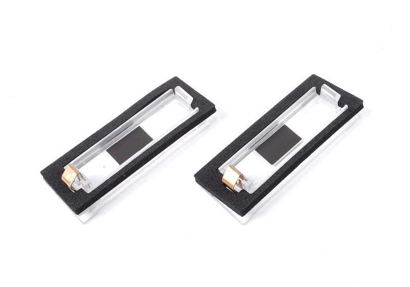 Manilla portón trasero con botón OEM 51138185790 para BMW E39. Original BMW.