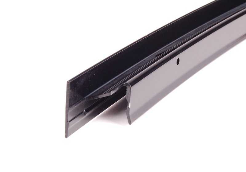 Embellecedor guía ventanilla derecha OEM 51357906914 para BMW Serie 3 {E90, E90N}. Original BMW.
