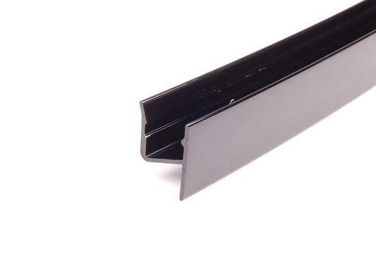 Linkes Fensterführungssteg OEM 51357906913 für BMW 3er E90, E90 LCI. Original BMW.