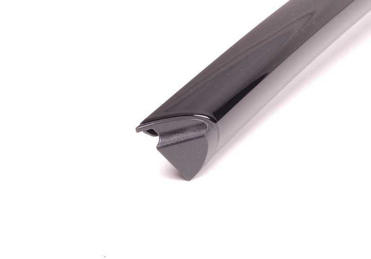 Moldura lateral del marco de puerta izquierda OEM 51137220197 para BMW Serie 3 {E90, E90N}. Acabado negro brillante. Original BMW.
