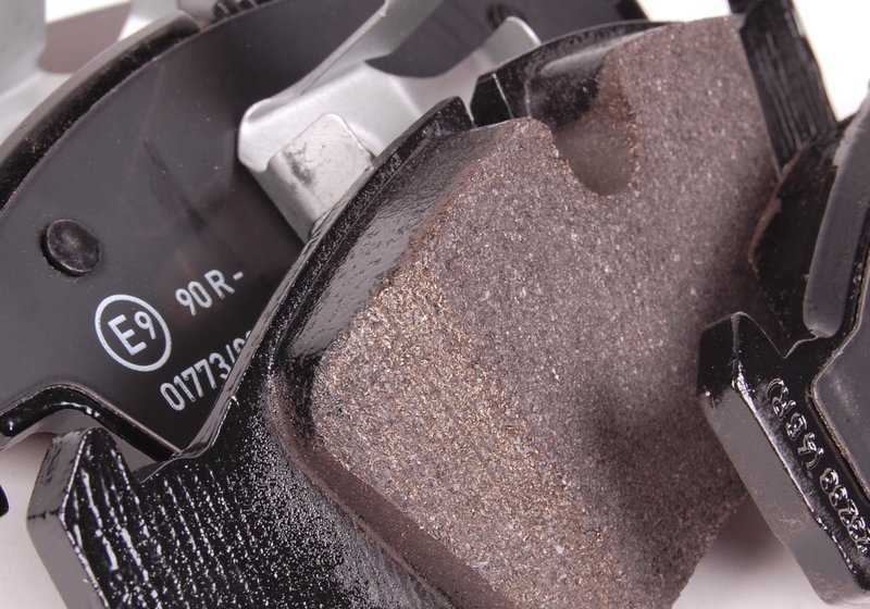 Pílulas de freio define OEM 34112157616 para BMW E36. BMW original.