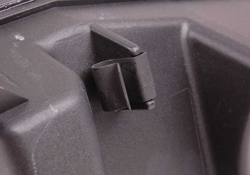 Resonador de admisión OEM 13541438794 para BMW E39 520i y 525i con motor M54. Compatible con versiones manuales y automáticas. Original BMW.