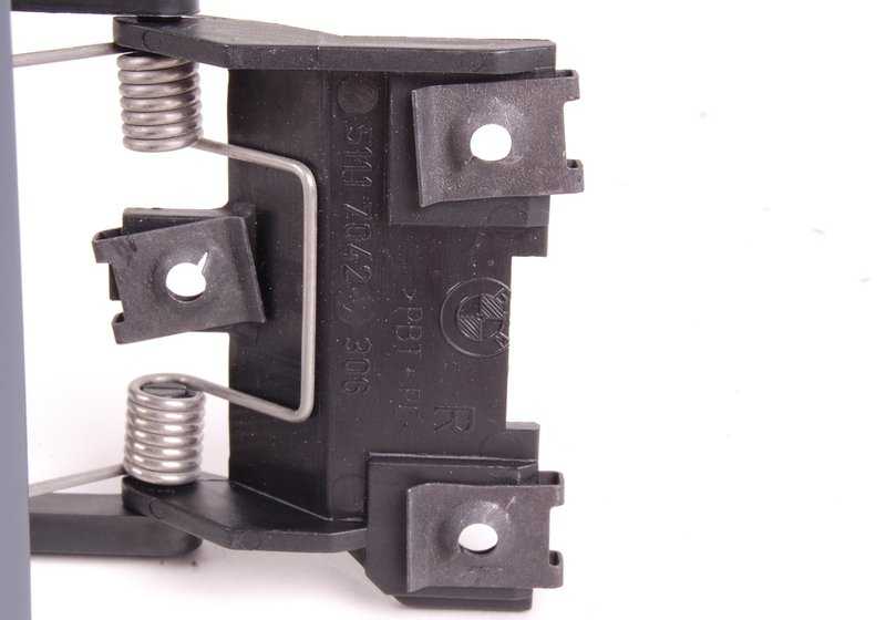 Tapa lateral derecha imprimada OEM 51117057414 para BMW Serie 7 {E65, E66} modelos 730d, 730i, 735i, 740d, 745i, 760i. Pieza original BMW.