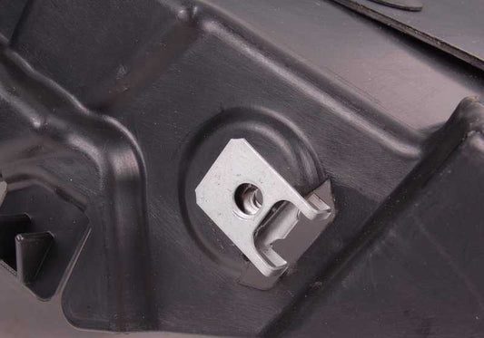 Cubierta inferior derecha OEM 51718045400 para BMW E92 y E93 335i (con y sin xDrive). Piezas originales BMW.