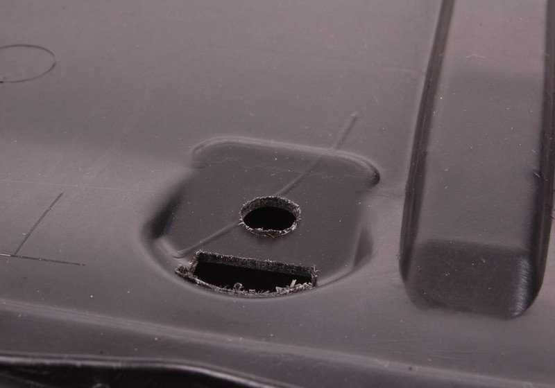Protección inferior del motor OEM 51758046333 para BMW E92 (Serie 3 Coupé). Original BMW.