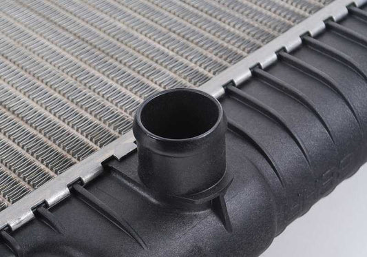 Radiador de refrigerante OEM 17111120099 para BMW E21. Original BMW.