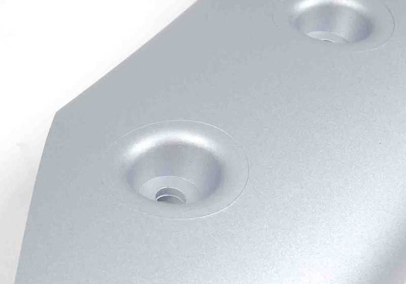 Cubierta tubo derecho decorativa plata OEM 51456973074 para MINI R50, R52, R53. Original MINI.
