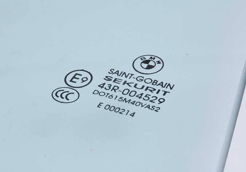 Cristal lateral verde puerta trasera derecha OEM 51348402572 para BMW X5 E53. Original BMW.