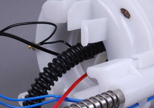 Pompe à carburant avec filtre et Aphorador OEM 16117195463 pour BMW X5 E70. Remplacement BMW d'origine.