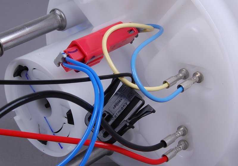 Bomba de combustible con filtro y aforador OEM 16117195463 para BMW X5 E70. Recambio original BMW.