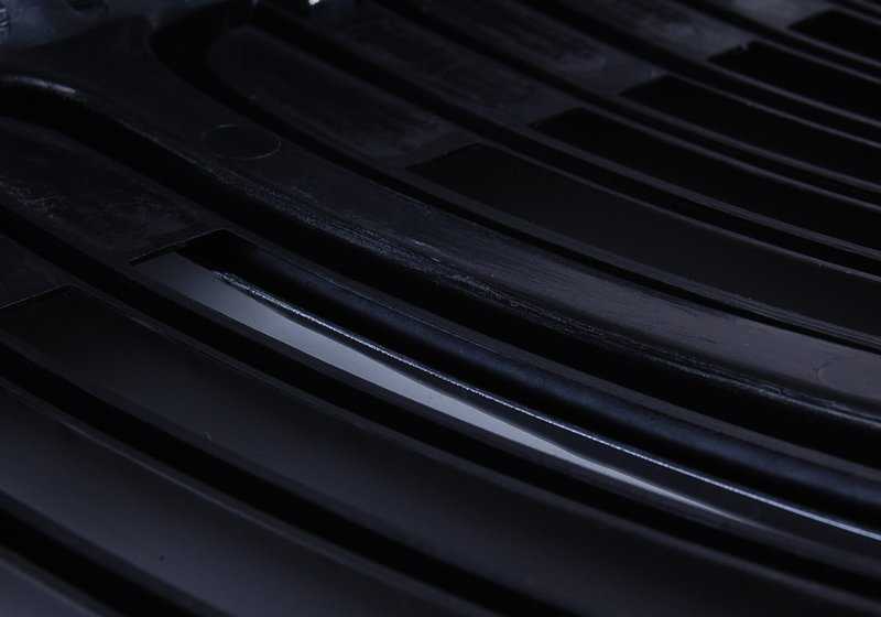 Rejilla central OEM 51131884350 para BMW E30. Original BMW.