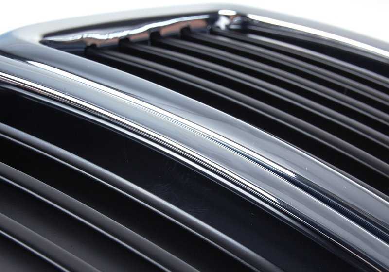 Rejilla central OEM 51131884350 para BMW E30. Original BMW.
