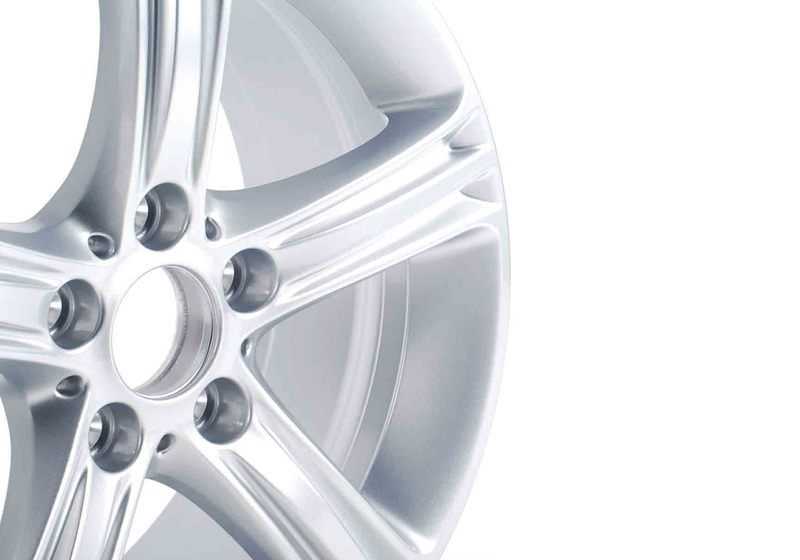Llanta de aleación diseño estrella 393 17" OEM 36116796242 para BMW F30. Compatible con versiones 316d, 318d, 320d, 320i, 328i, 330e y más (2012-2015). Original BMW.