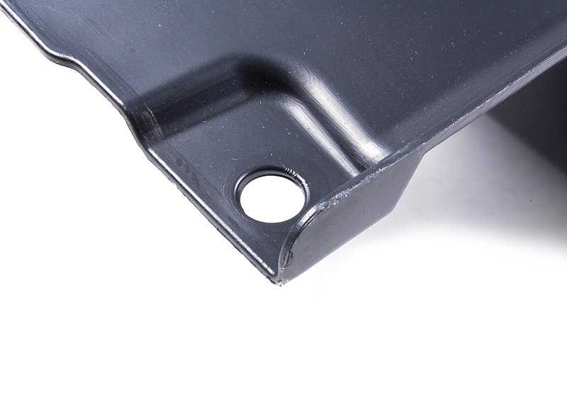 Protector paso de rueda delantero derecho OEM 51717207650 para BMW E82. Original BMW.