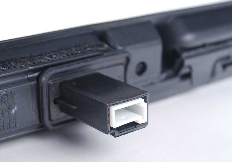 Guida al cancello posteriore con pulsante per BMW X3 E83, E83N (OEM 51133403611). BMW originale.