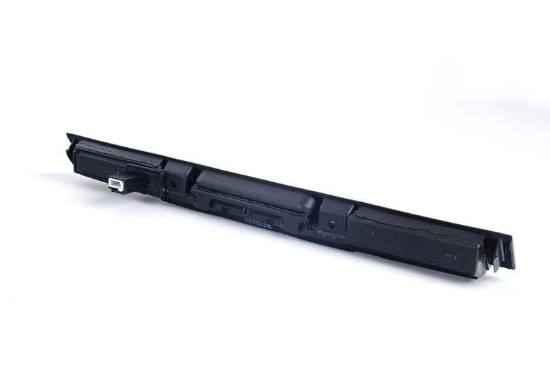 Guida al cancello posteriore con pulsante per BMW X3 E83, E83N (OEM 51133403611). BMW originale.