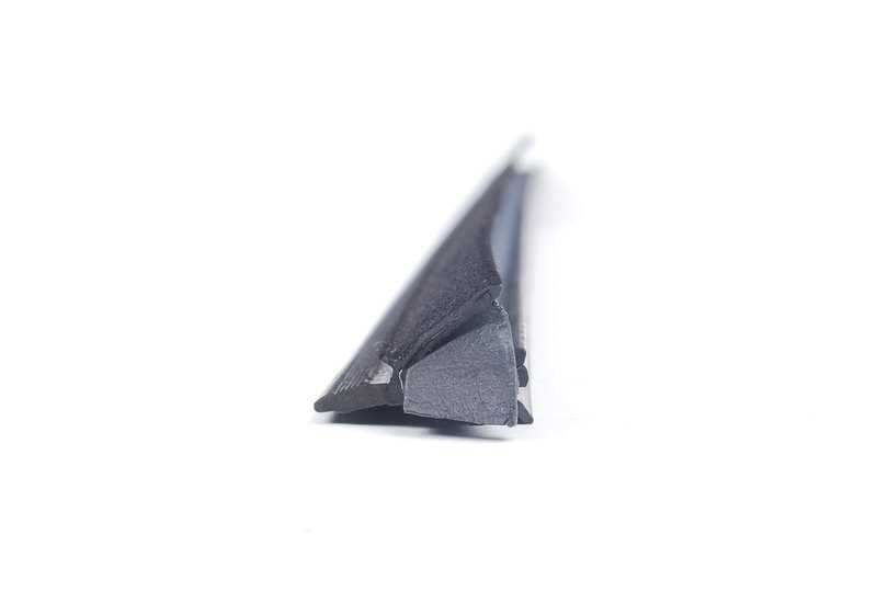 Burlete interior de ventana izquierda OEM 51218102823 para BMW E34. Original BMW.