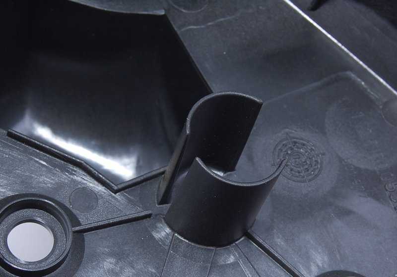 Toma de admisión OEM 12311738266 para BMW E36, E34. Original BMW.