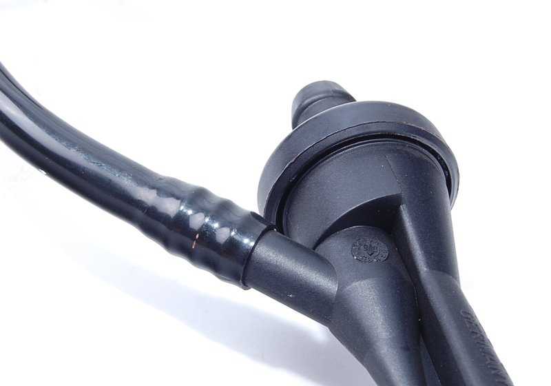 Tubo de admisión con bomba de vacío OEM 13531435603 para BMW E38. Original BMW.