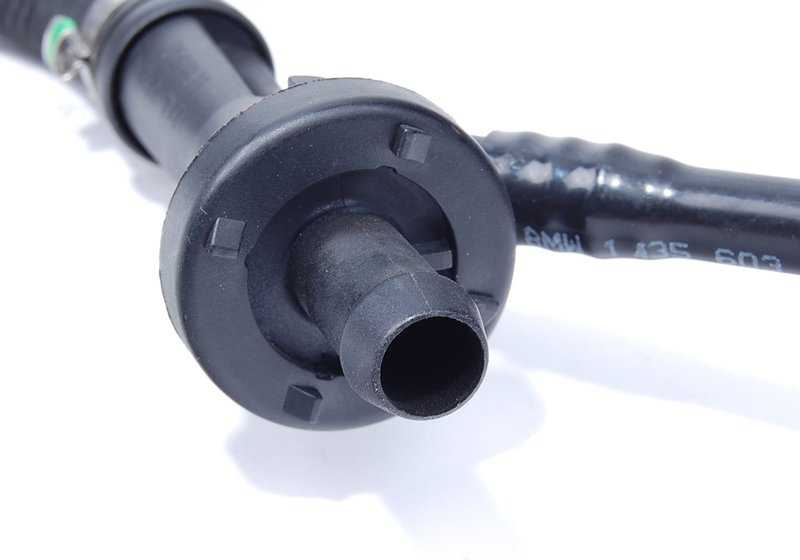 Tubo de admisión con bomba de vacío OEM 13531435603 para BMW E38. Original BMW.