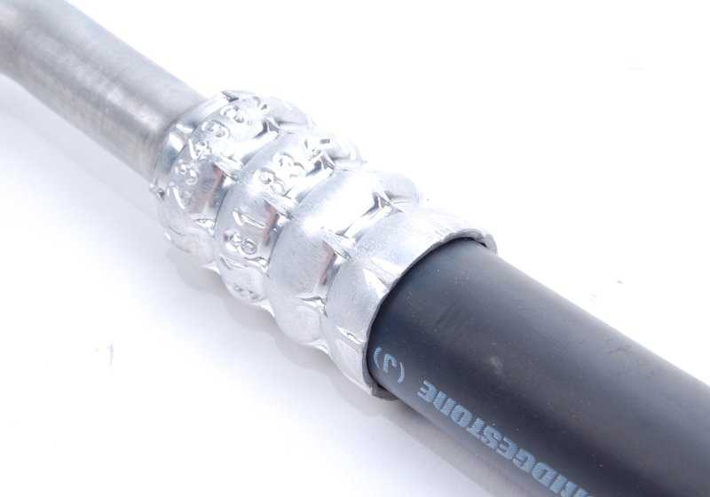 Tubería de alta presión del compresor al condensador OEM 64509181834 para BMW E60, E61, E63, E64. Compatible con modelos 540i y 550i. Repuesto original BMW.