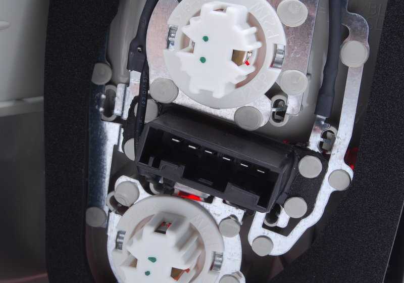 Piloto trasero derecho OEM 63217200820 para BMW E70 (X5). Luz trasera exterior lateral original BMW.