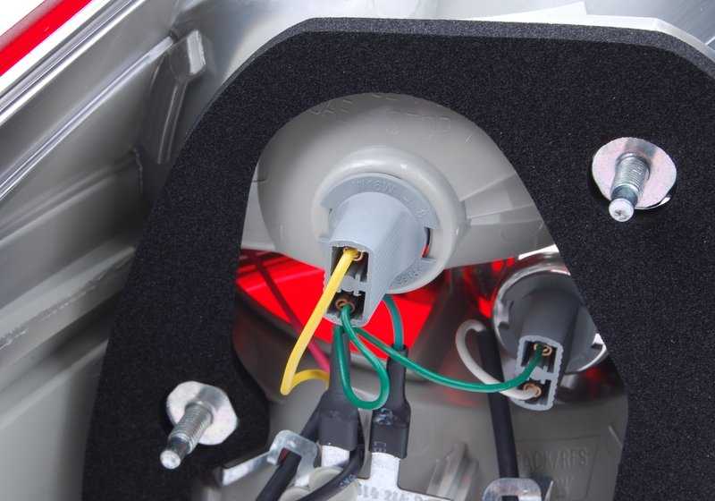 Piloto trasero derecho OEM 63217200820 para BMW E70 (X5). Luz trasera exterior lateral original BMW.