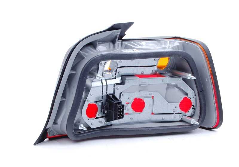 Piloto trasero izquierdo con luz antiniebla OEM 63211393421 para BMW E36. Original BMW.