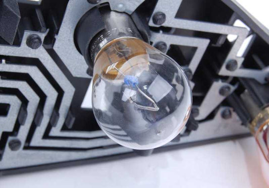 Portalamparas trasero derecho OEM 63213418440 para BMW X3 E83. Original BMW.