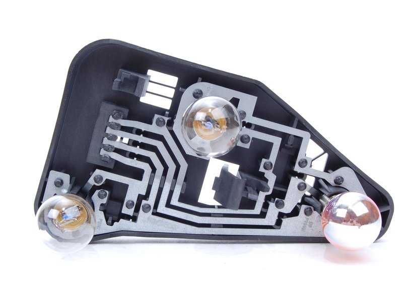 Portalamparas trasero derecho OEM 63213418440 para BMW X3 E83. Original BMW.