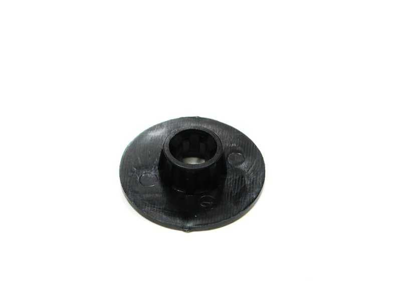 Separador plástico OEM 51478189959 para BMW E46, E39, E38, E85, E86. Compatible con varias molduras del maletero. Original BMW.