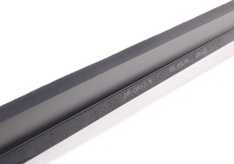 OM Außenabdeckung OEM 51367894711 für BMW E46. Stück des Heckscheibenrahmens, matte schwarze Farbe. Original BMW.