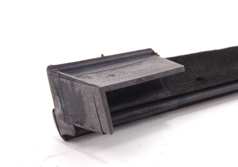 OM Außenabdeckung OEM 51367894711 für BMW E46. Stück des Heckscheibenrahmens, matte schwarze Farbe. Original BMW.