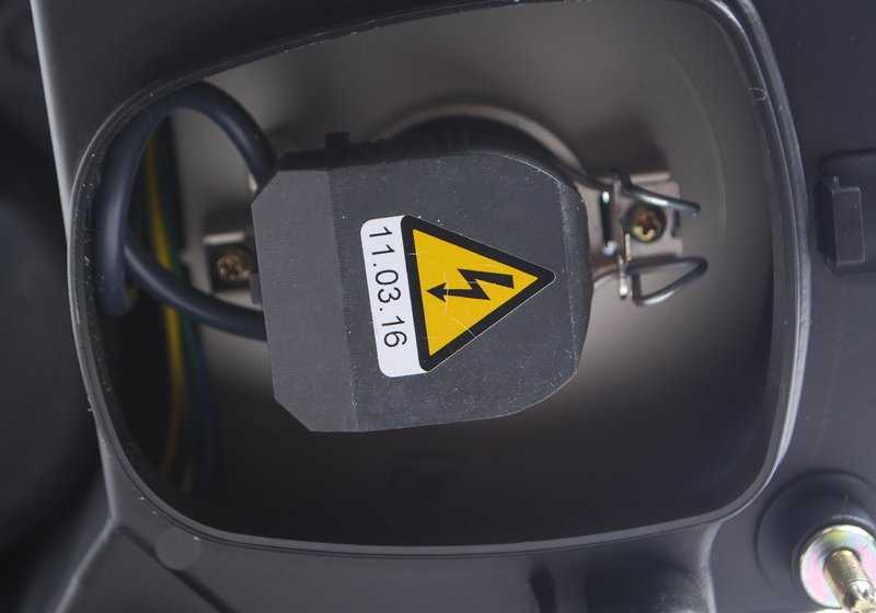Faro de xenón izquierdo OEM 63126933839 para MINI R50, R53. Original MINI.