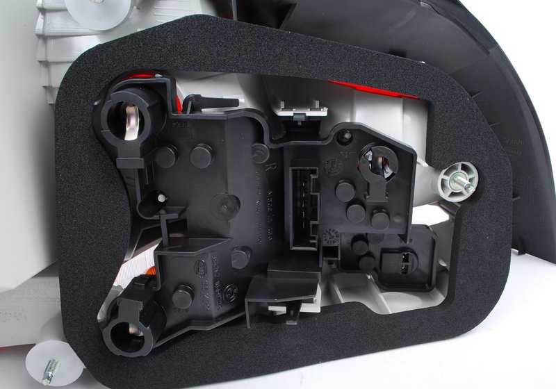 Luce posteriore destra per BMW E82, E88 (OEM 63217285642). BMW originale