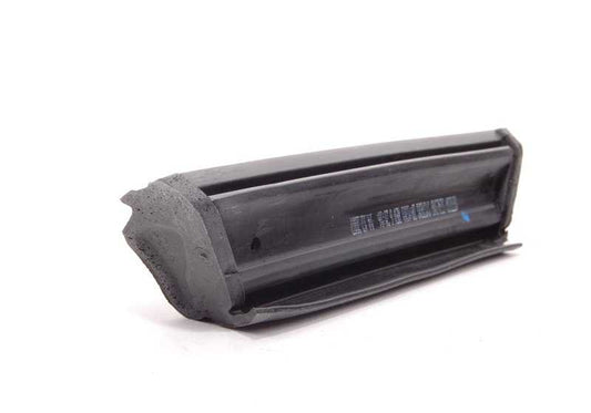 Guía ventana delantera izquierda OEM 54317043891 para BMW Z4 {E85}. Compatible con modelos 2.0i, 2.2i, 2.5i con cambio manual y automático. Original BMW.