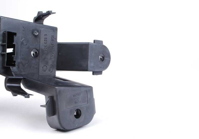 Portalámparas trasero derecho OEM 63216923306 para BMW Serie 5 E60 (520d, 520i, 523i, 525i, 528i). Original BMW.