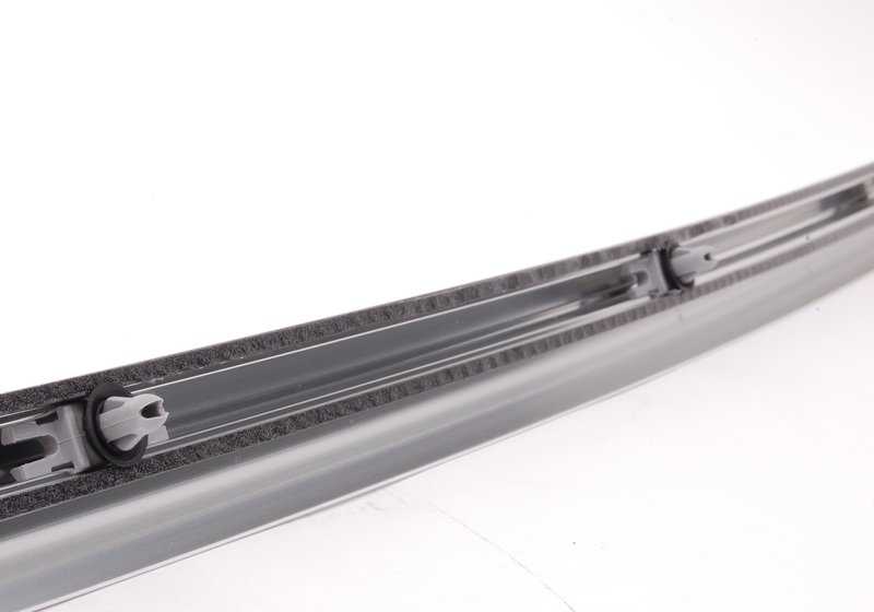 Guía lateral izquierda OEM 51357263233 para BMW F30, F31. Original BMW.