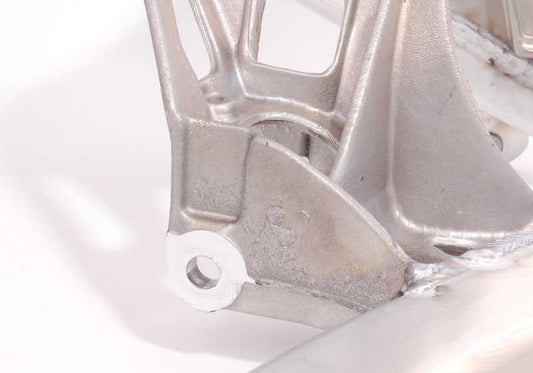 Front Subchastic OEM 31116782458 für BMW 5 E60 -Serie, E60N, E61, E61N und Serie 6 E63, E63N. Original BMW.