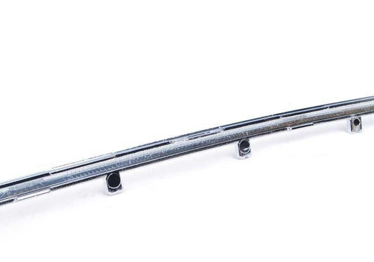 Soporte embellecedor matrícula CHROMLINE OEM 51117135534 para BMW E65, E66. Original BMW.